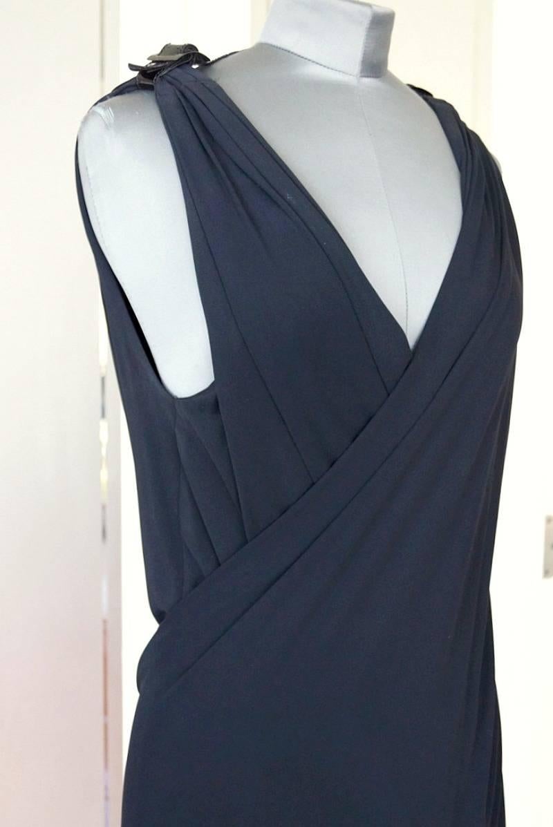 Jean Paul Gaultier Vestido envolvente de piel sin espalda y detalle de hebilla 44 / 8 en Excelente estado para la venta en Miami, FL