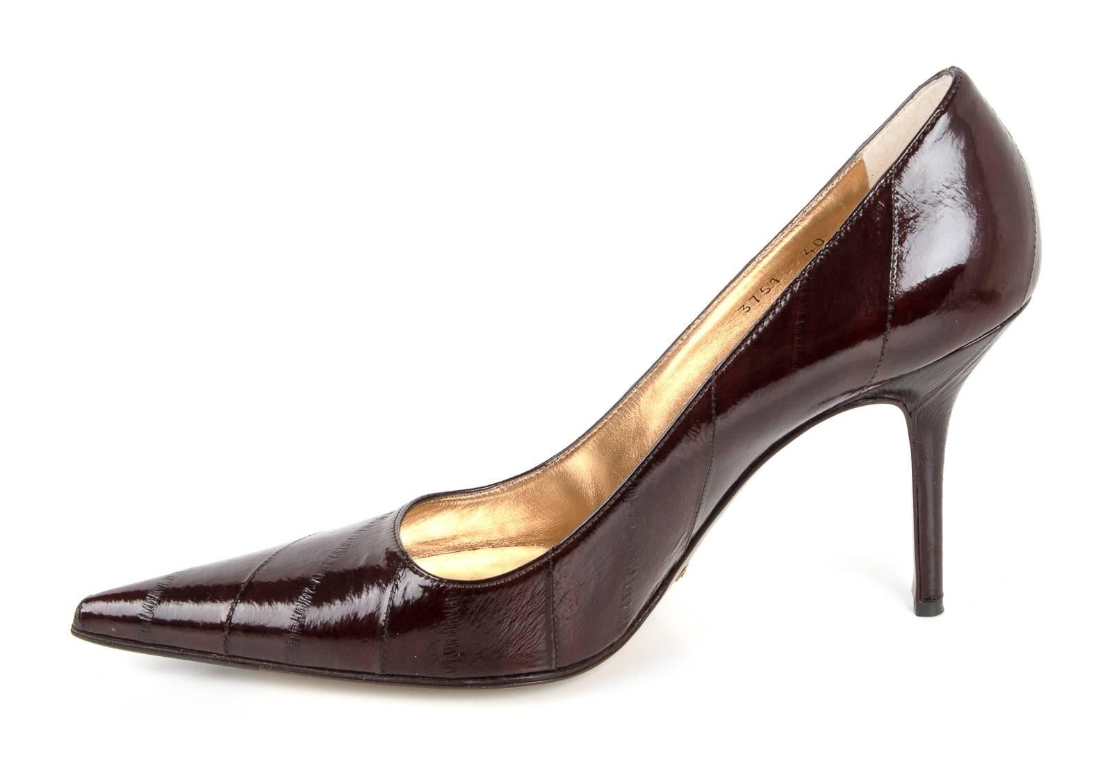 Guaranteed authentic Dolce&Gabbana signature pump in rich cordovan brown coloured eel skin.
The elongated pointy toe (which is making a comeback) does wonders to make your legs seem longer.
The ultimate classic pump that is ultra stylish and