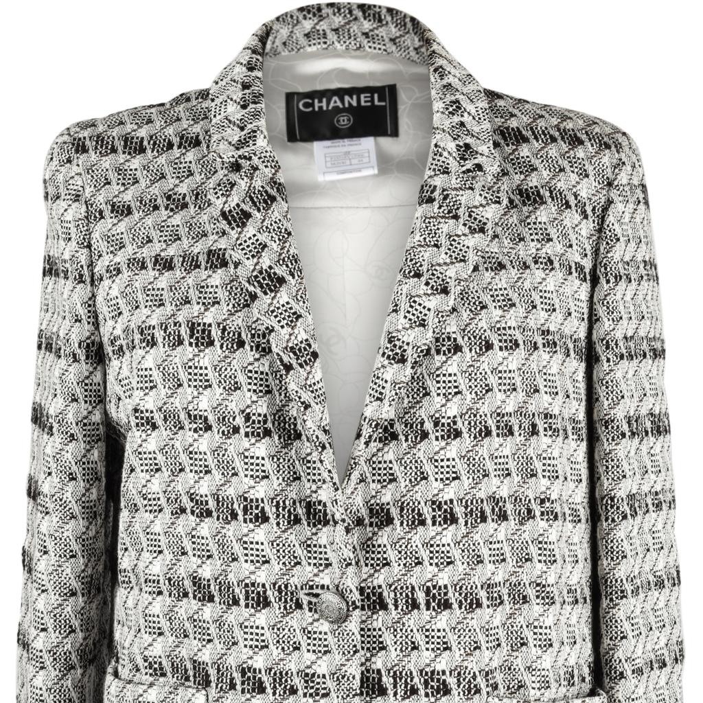 Chanel Jacket 05P Tweed Subtle Silver Thread 44 / 10 In New Condition In Miami, FL
