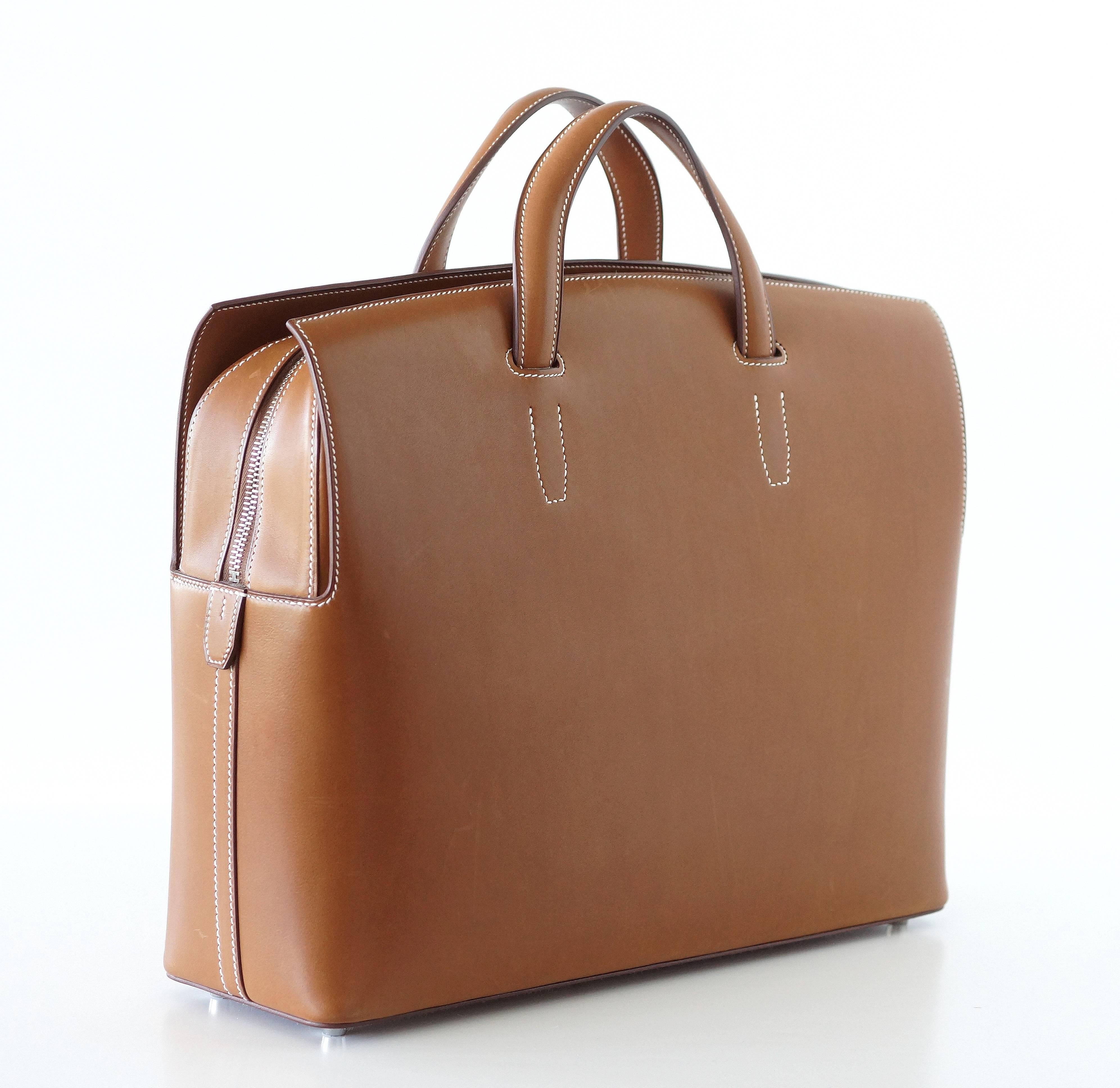 City Hall Porte-Document 38cm briefcase.
Exquisite in fauve with veau barenia leather. 
White top stitch provides handsome contrast.
Palladium hardware. 
Top zip with pockets on either side.
Interior has 3 large slot pockets.
Five palladium feet