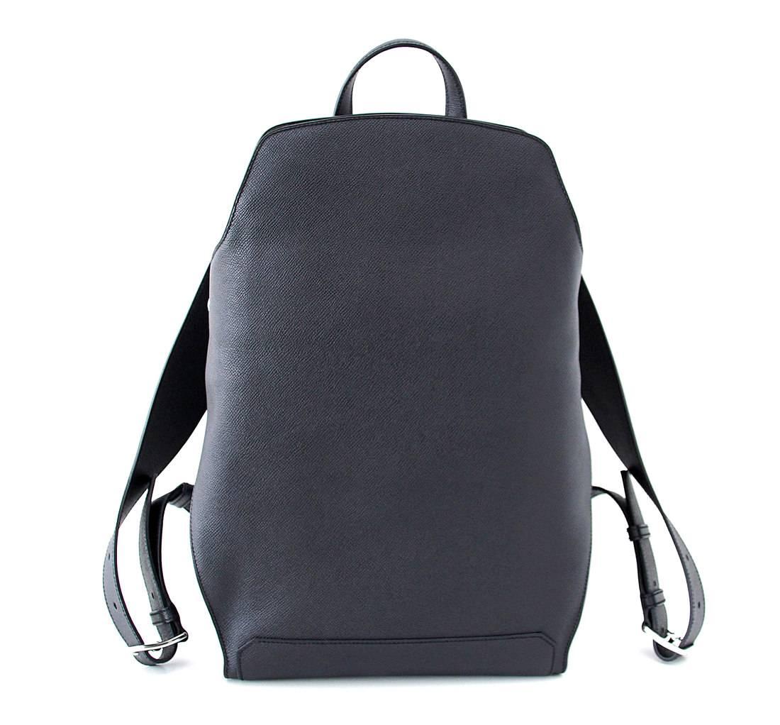 Guaranteed authentic Limited Edition Hermes 27 jet black CityBack gentleman's light weight backpack.
Sleek and chic in Epsom Souple with Palladium hardware.
The design may be released in toile - Not in Leather.
Beautifully shaped adjustable straps