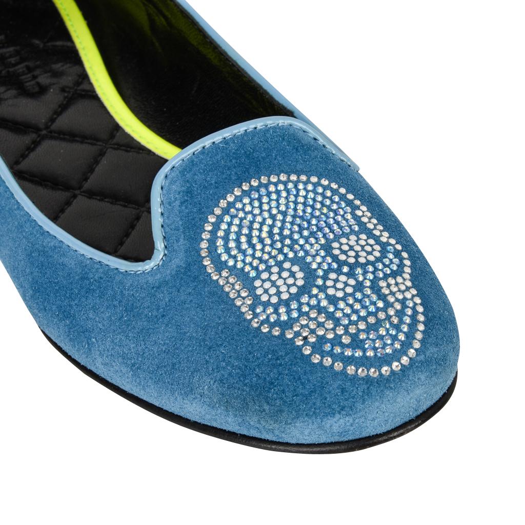 MightychoPc offers a Philipp Plein blue suede ballet flat with a smoking slipper cut. 
Fabulous signature skull in clear and blue diamantes.
Neutral and wearable - great style! 
final sale
 
SIZE 39.5
USA SIZE 9.5

SHOE MEASURES:
UPPER SOLE