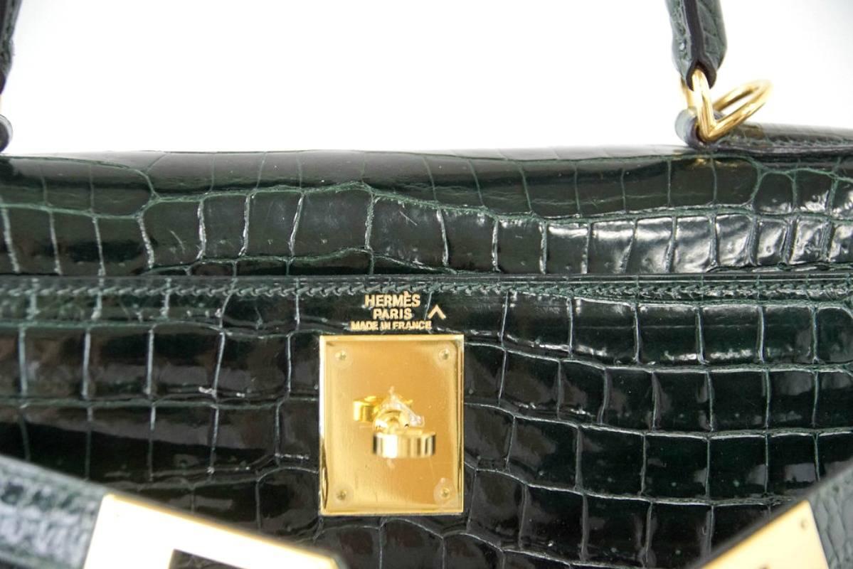 Timeless Perfection.
Rare and exquisite 28 Kelly in magnificent Vert Fonce Porosus Crocodile.
Rich with Gold Hardware.   
Divine size for day to evening.
Comes with signature HERMES box, raincoat, shoulder strap, sleepers, lock, keys and