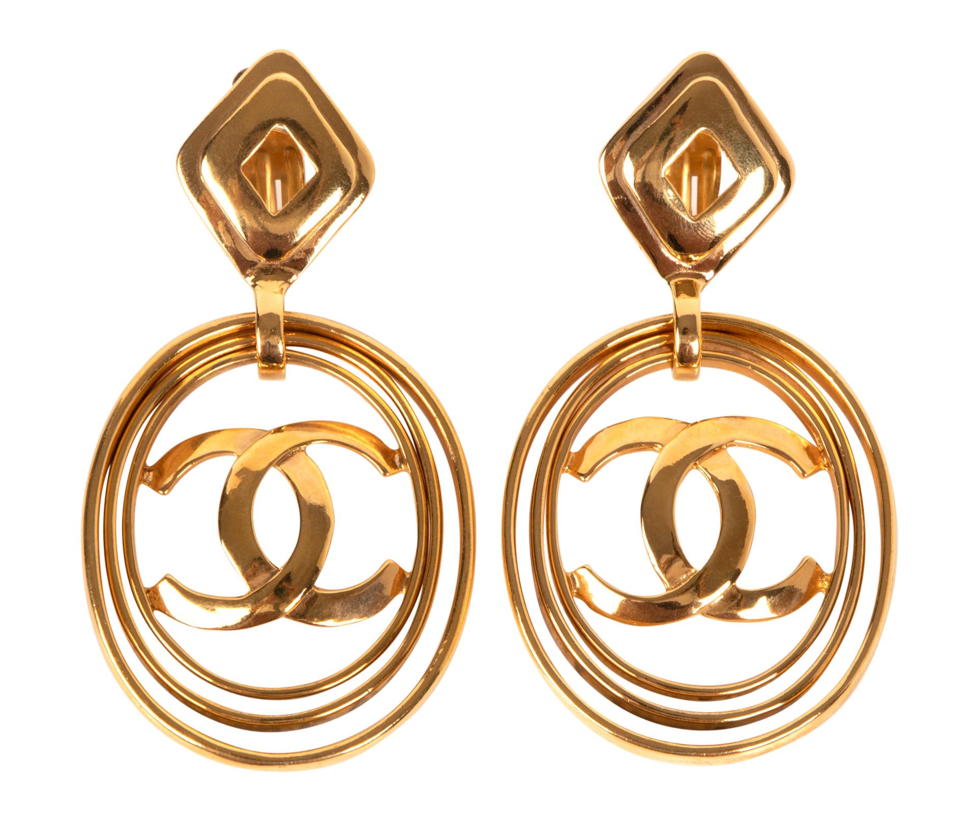 Mightychic offers a pair of fabulous Chanel clip on oval hoop3 way  earrings.   
Large CC set in center hoop.
2 surrounding hoops have great movement and are each detachable!
Can be worn with single hoop, 2 hoops, or with all 3.
EXCEPTIONAL! 
final