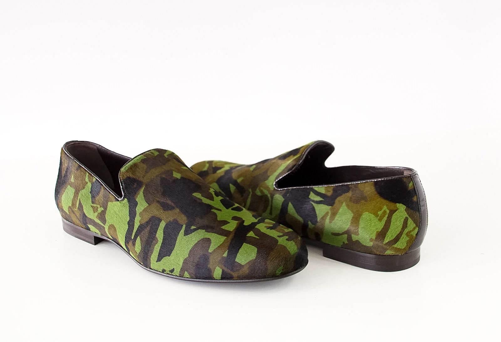 Guaranteed authentic JIMMY CHOO Sloane army green camouflage loafer.
Men's calf hair Sloane loafer green camouflage - runway trend.
Comes with box and sleeper.
NEW or NEVER WORN. 
final sale

SIZE 43
USA SIZE 10

CONDITION:
NEW or NEVER WORN