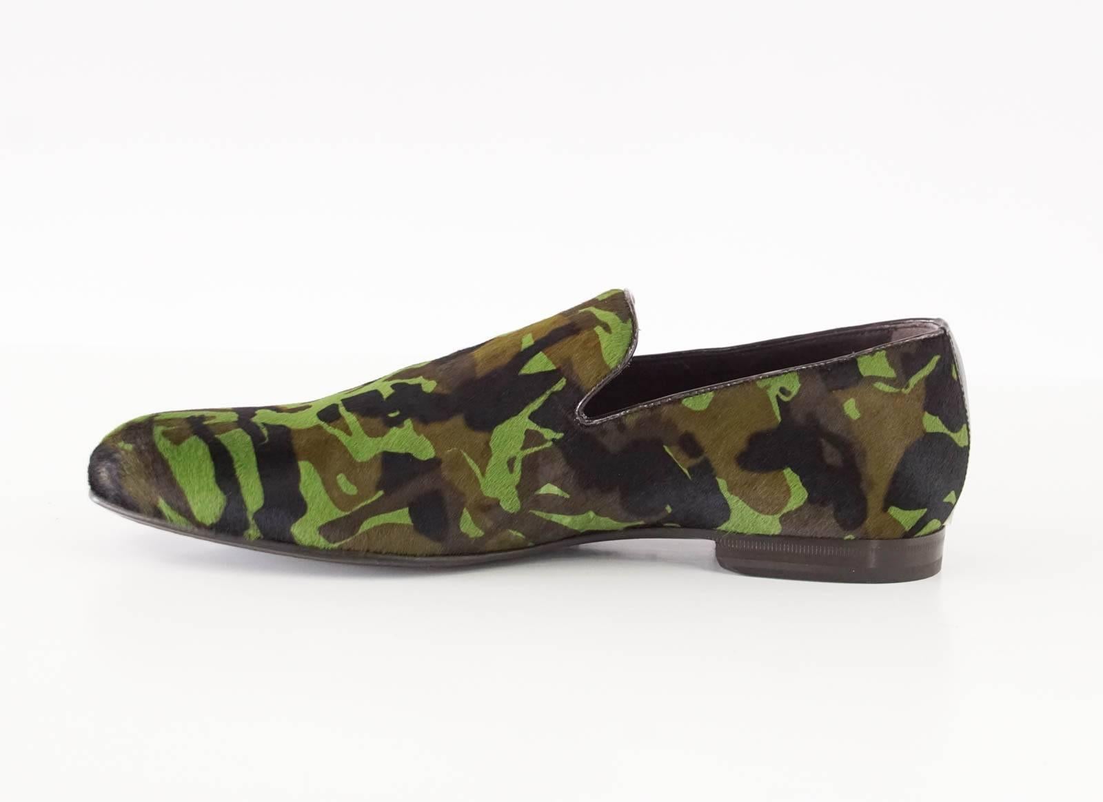 JIMMY CHOO Sloane Green Camouflage Printed Calf Hair Loafer Runway Trend 43/10   In New Condition In Miami, FL