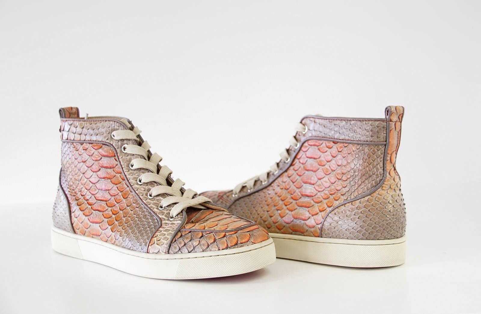 Guaranteed authentic CHRISTIAN LOUBOUTIN men's Rantus Orlato Flat Snakeskin Fairy Tale sneaker.
Chic taupe with soft dusty pink toned snakeskin creates this really beautiful sneaker.  Taupe piping trim.
Logo plaque on side of shoe.   
Comes with