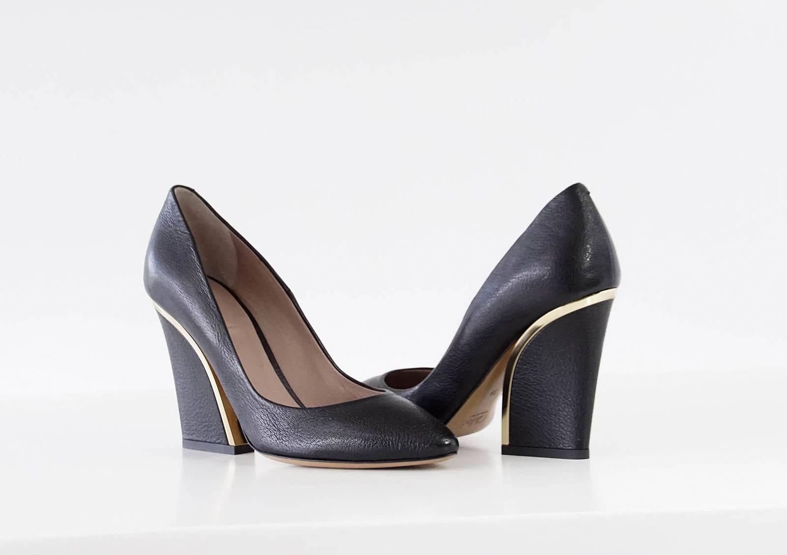 Guaranteed authentic CHLOE beautifully detailed block heel pump. 
Soft black leather with a rounded pointed toe.
Gold trim around the top and side of heel.
Gently rounded toe.
Versatile and wearable.
NEW or NEVER WORN. 
final sale

SIZE 39
USA SIZE