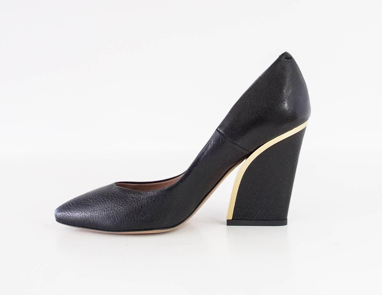 CHLOE Shoe Bold Block Heel Gold Detail Black Leather 39 / 9  new In New Condition In Miami, FL