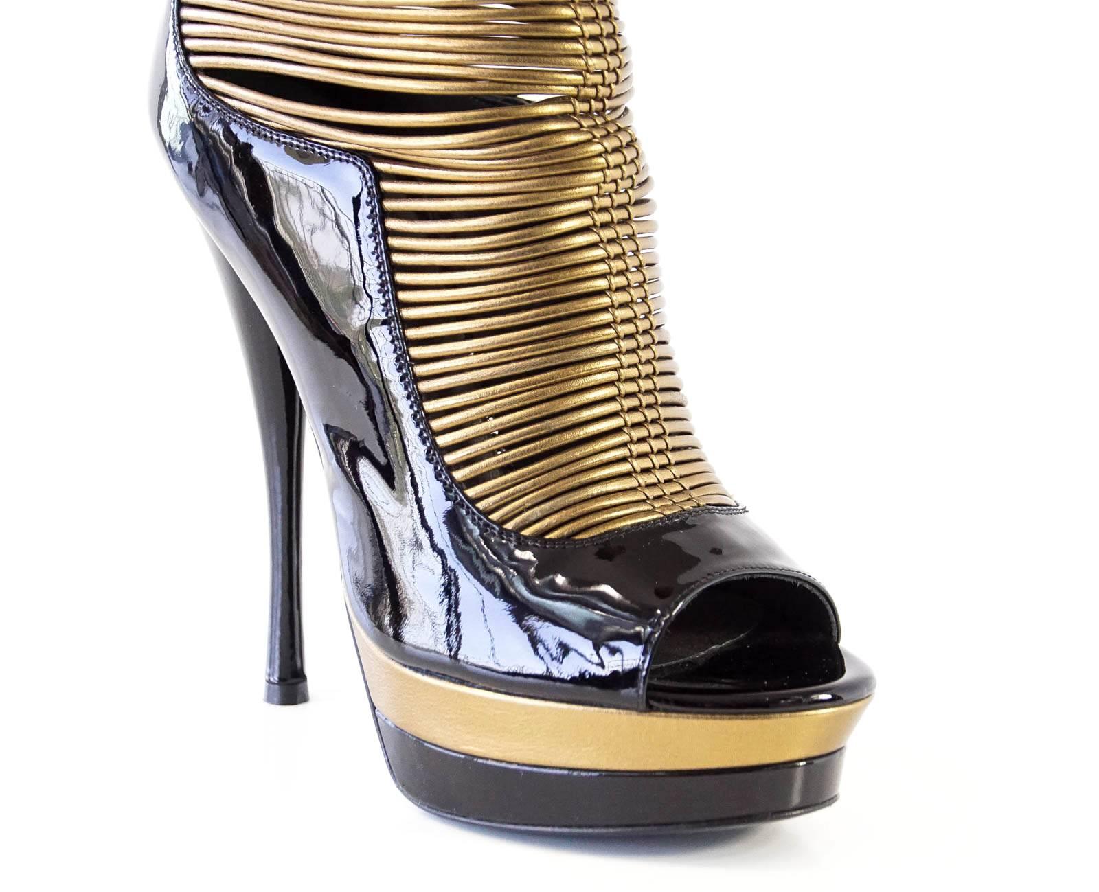 VERSACE Shoe Gold and Black Leather Platform Bootie 38 / 8  2