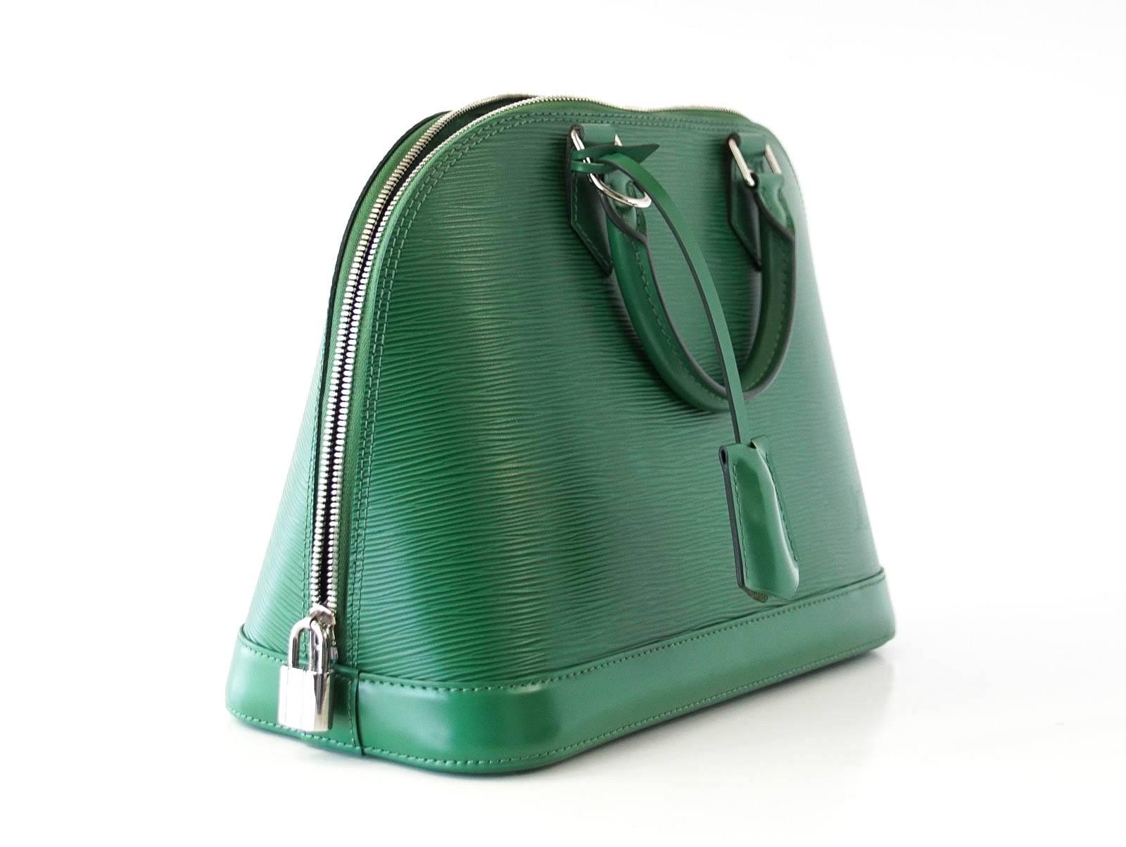 Guaranteed authentic LOUIS VUITTON classic menthe green epi leather Alma Satchel.
Silver hardware.
Top double zip with logo embossed pull.
Includes embossed lock and clochette with key.
Interior lined in green suede with slot pocket and cut out for