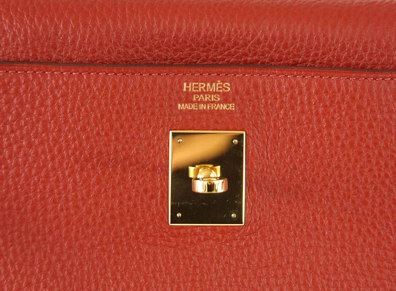 Guaranteed authentic rich Rouge Garrance Kelly 40 togo leather with Gold hardware.
Clean corners, handle, body and interior.
Comes with lock, keys, sleeper for bag, shoulder strap and Signature Hermes box.  
final sale

BAG MEASURES:
LENGTH  40 cm /