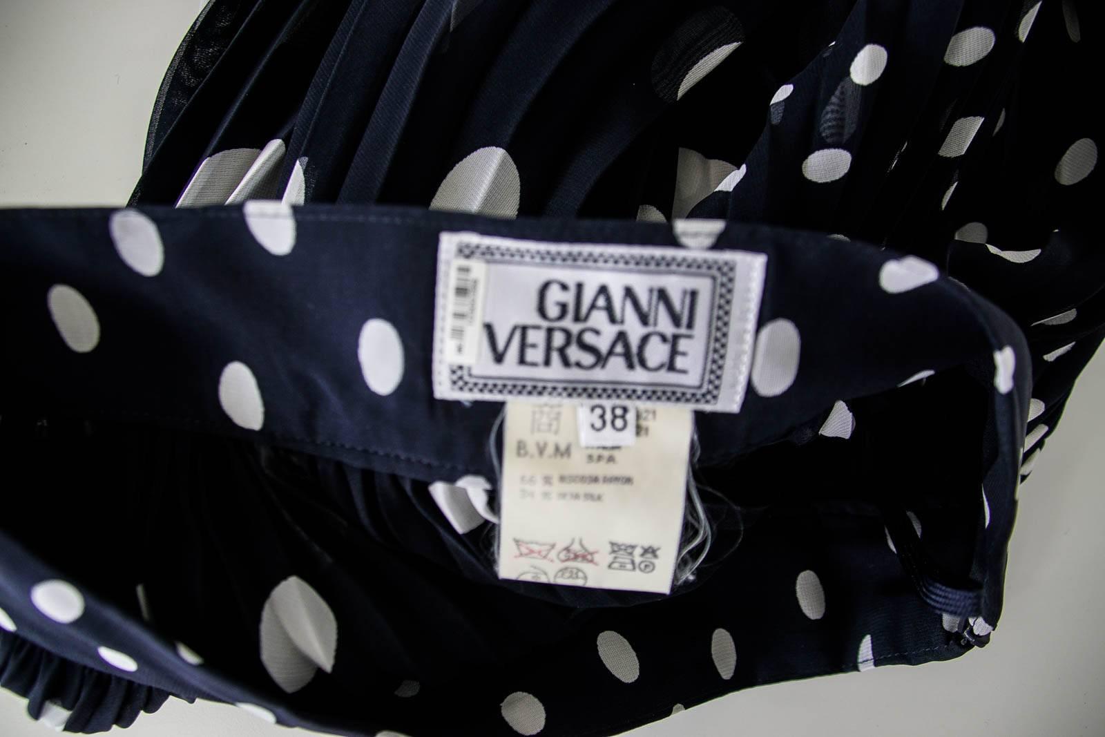 Gianni Versace Skirt Vintage Navy White Polka Dot Pleated  38 /4  In Excellent Condition In Miami, FL