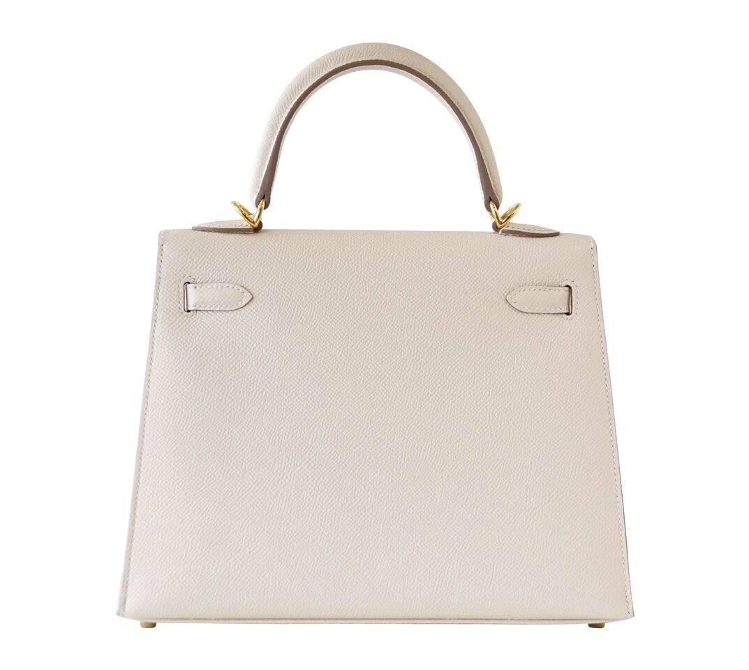 Hermes Neutral Craie Epsom Gold Hardware with Twilly Kelly 25 Sellier Bag  In New Condition In Miami, FL