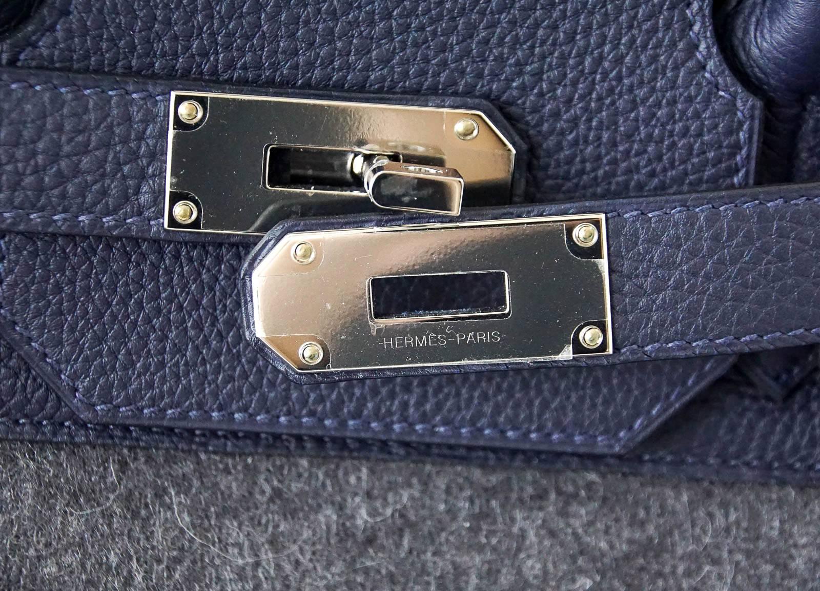 Guaranteed authentic rare 40 Hermes Sac Haut a Courroies (HAC) in Gris Moyen (Medium Grey) Todoo Feutre (Wool) and Blue Nuit in Togo leather exclusive travel bag. 
Chic and masculine combination with palladium hardware.  
Comes with lock, keys and