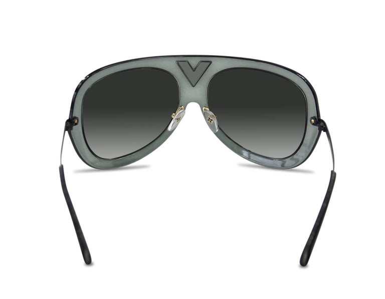Louis Vuitton Sunglasses Gray Aviators For Sale at 1stdibs