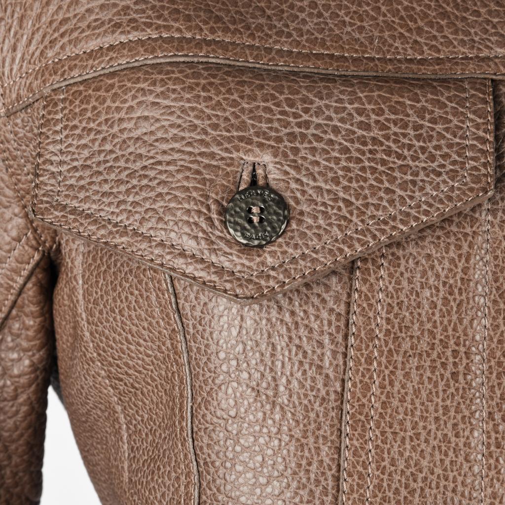 Hermes Bomberjacke aus Bisonleder in Taupe 38 / 4 im Zustand „Hervorragend“ im Angebot in Miami, FL