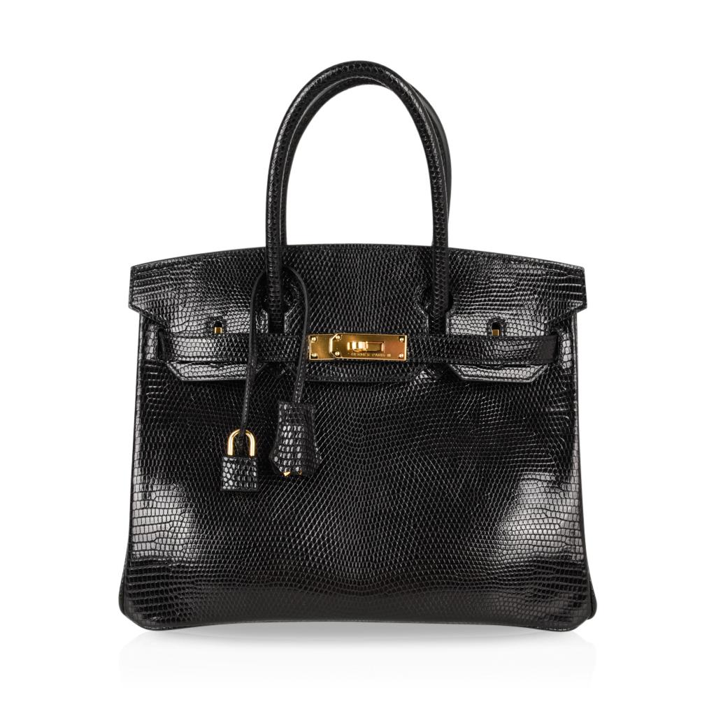 Garantiert authentische Hermes Birkin 30 Tasche in seltenem Black Lizard. 
Diese exquisit schöne Tasche ist anspruchsvoll und elegant. 
Eidechse wird mit zunehmendem Alter nur schöner und geschmeidiger. 
Üppig mit Gold-Hardware. 
Kommt mit Schloss