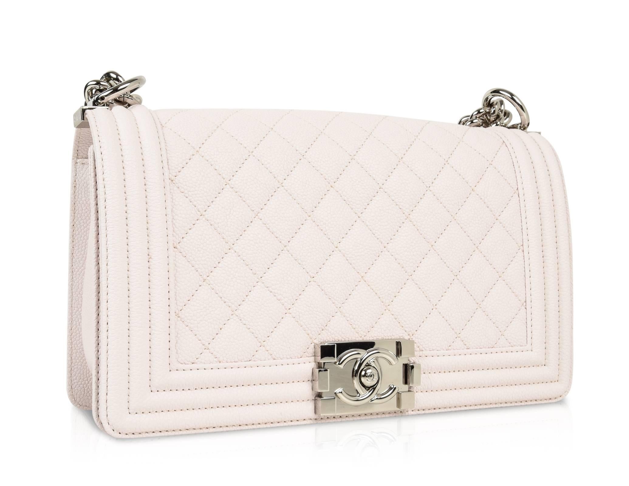 Women's or Men's Chanel Bag White / Nude Quilted Caviar Medium