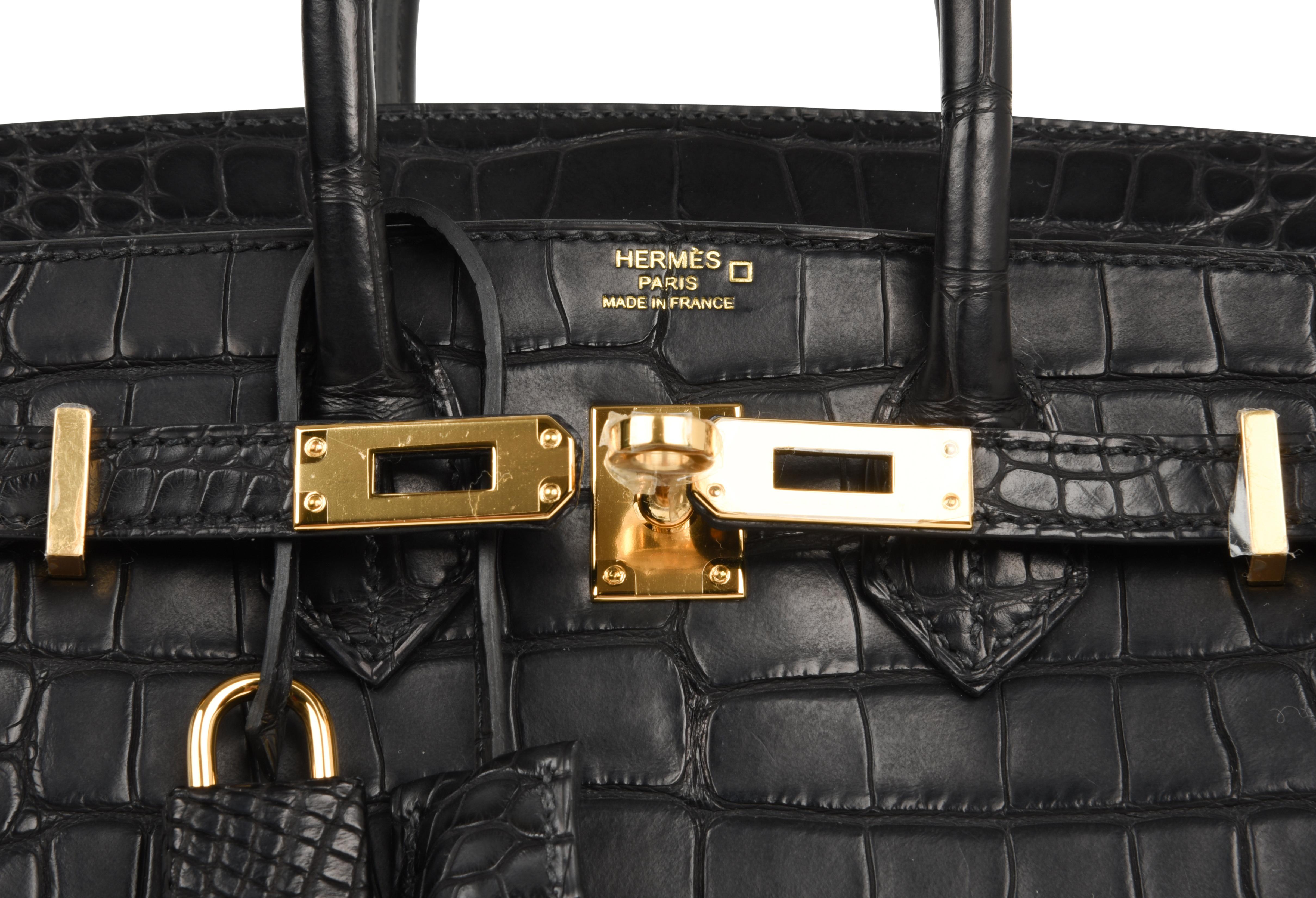Hermès - Sac Birkin 25 noir mat en alligator avec accessoires dorés 6