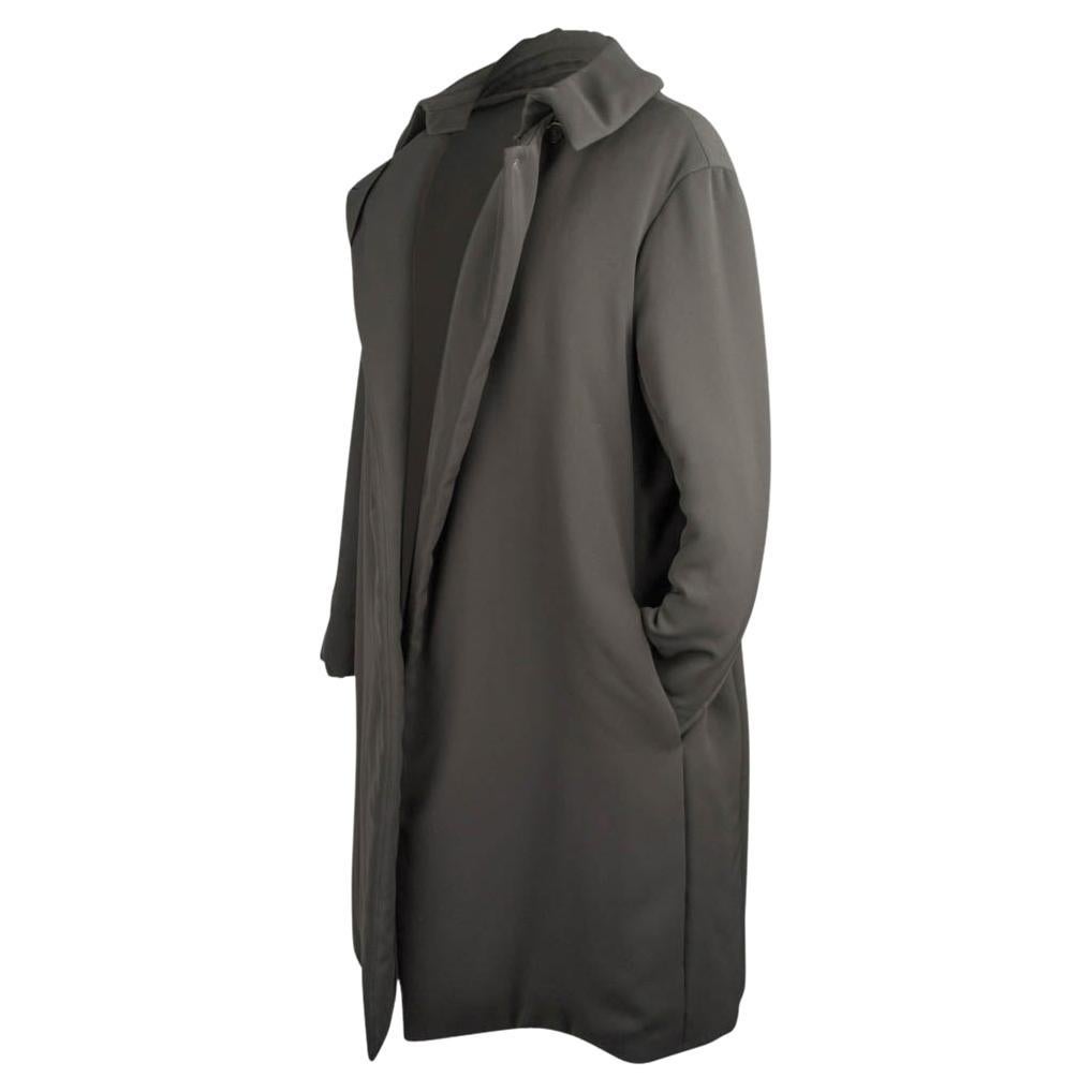 Hermès - Manteau élégant gris avec décolleté subtil, taille 38/6 en vente
