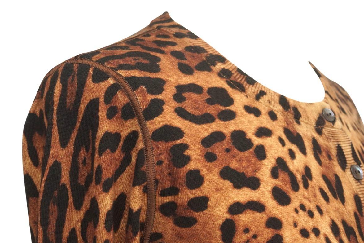 Guaranteed authentic Dolce&Gabbana rich leopard print cardigan.
Once again this timeless print is making a mark on upcoming Fall runways!
Print is in rich shades of reddish browns and black.
8 logo embossed front buttons.
2 front slot