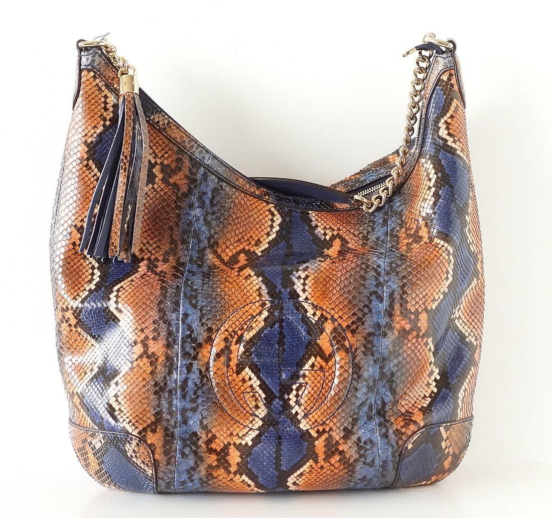 Python hobo style tote in rich hues of blues, warm medium browns and black.
Zipper pull is a lush tassle with gold bamboo detail.
Front has signature interlocking GG.
Gold link chain handle with python shoulder 'tab'.
This exotic colour