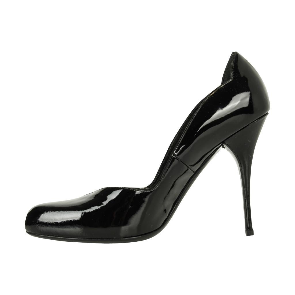 Chaussures Valentino neuves en cuir verni noir et jais « Sweetheart Lines », taille 7 / 37 Pour femmes en vente