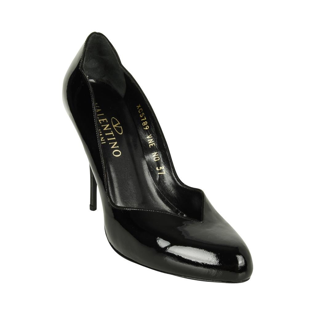 Noir Chaussures Valentino neuves en cuir verni noir et jais « Sweetheart Lines », taille 7 / 37 en vente
