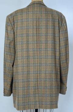 Un blazer Burberry emblématique et intemporel, coupe décontractée à 3 boutons, motif « windowpane »