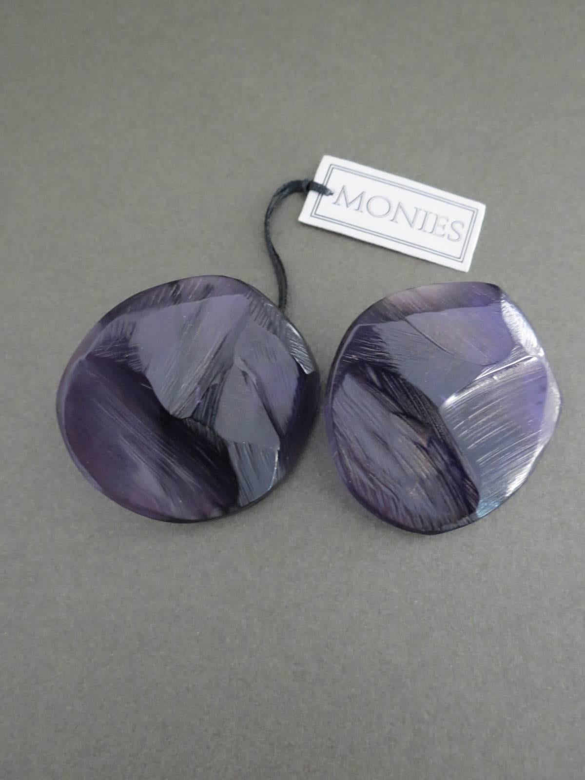 This Monies vintage set of lucite earrings would be lovely addition to your collection. The earrings are not signed but have still original label.
Item Specifics
Height: 5.3cm (approx 2.00