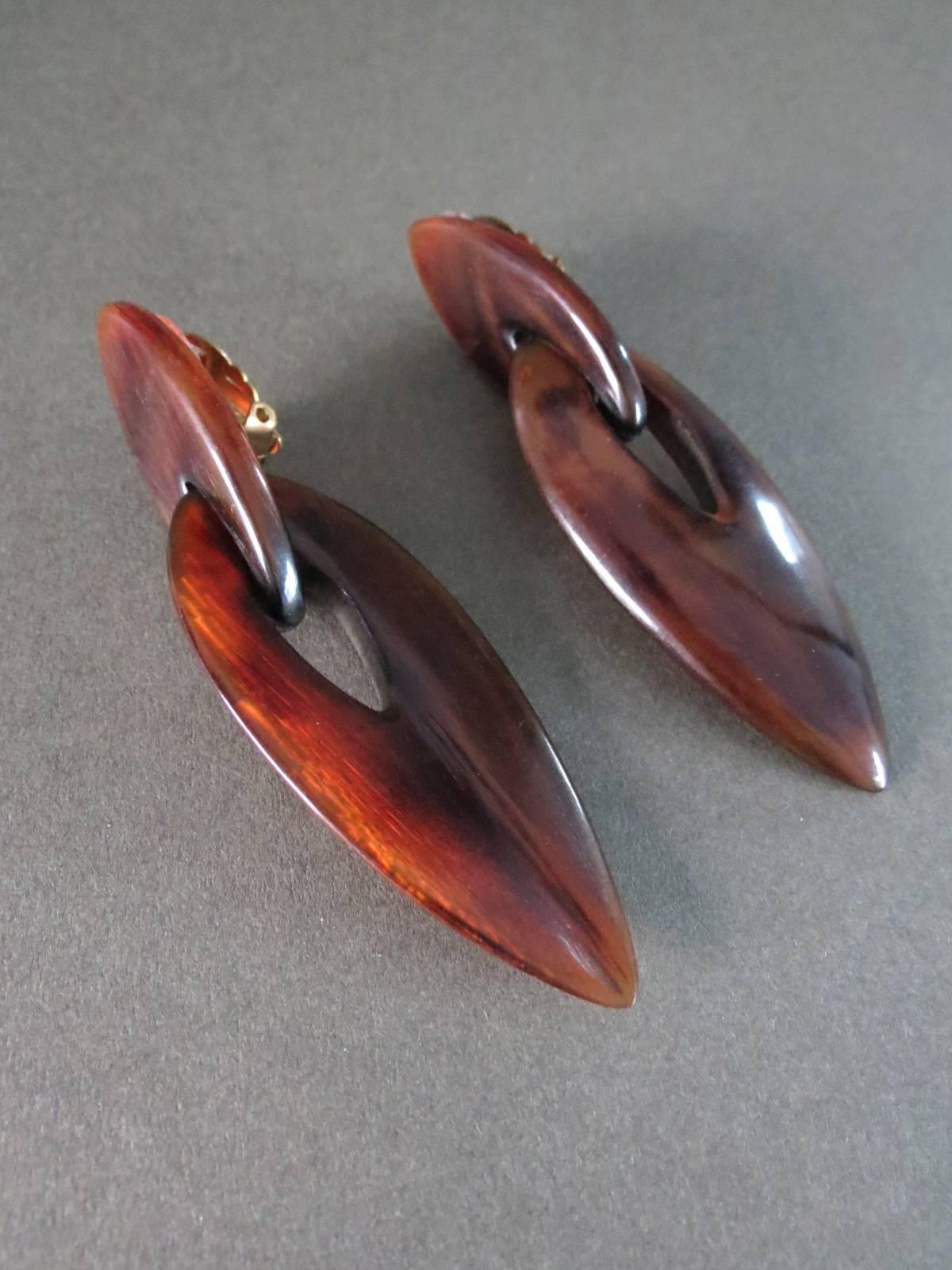 This Monies vintage set of earrings would be lovely addition to your collection.
Clip earrings are made of horn.
Items Specifics
Length: 10cm (approx 4.00