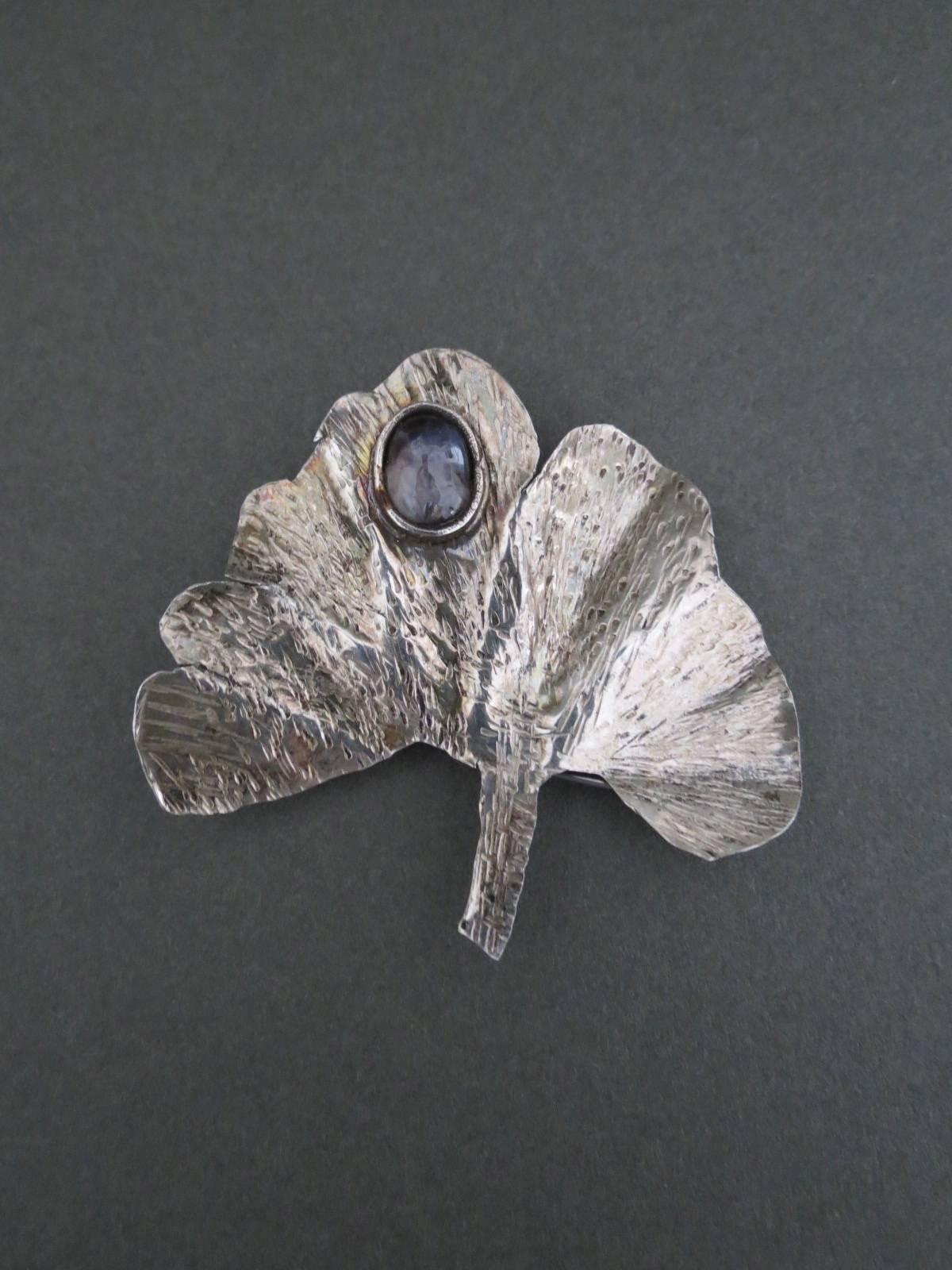 Amazing Vintage Sterling Silver Amethyst Danish Brooch. Lovely Leaf Shape with Natural Amethyst stone. The item is not hallmarked but tested .
Item Specifics
Height: 5.6cm (approx 2.00