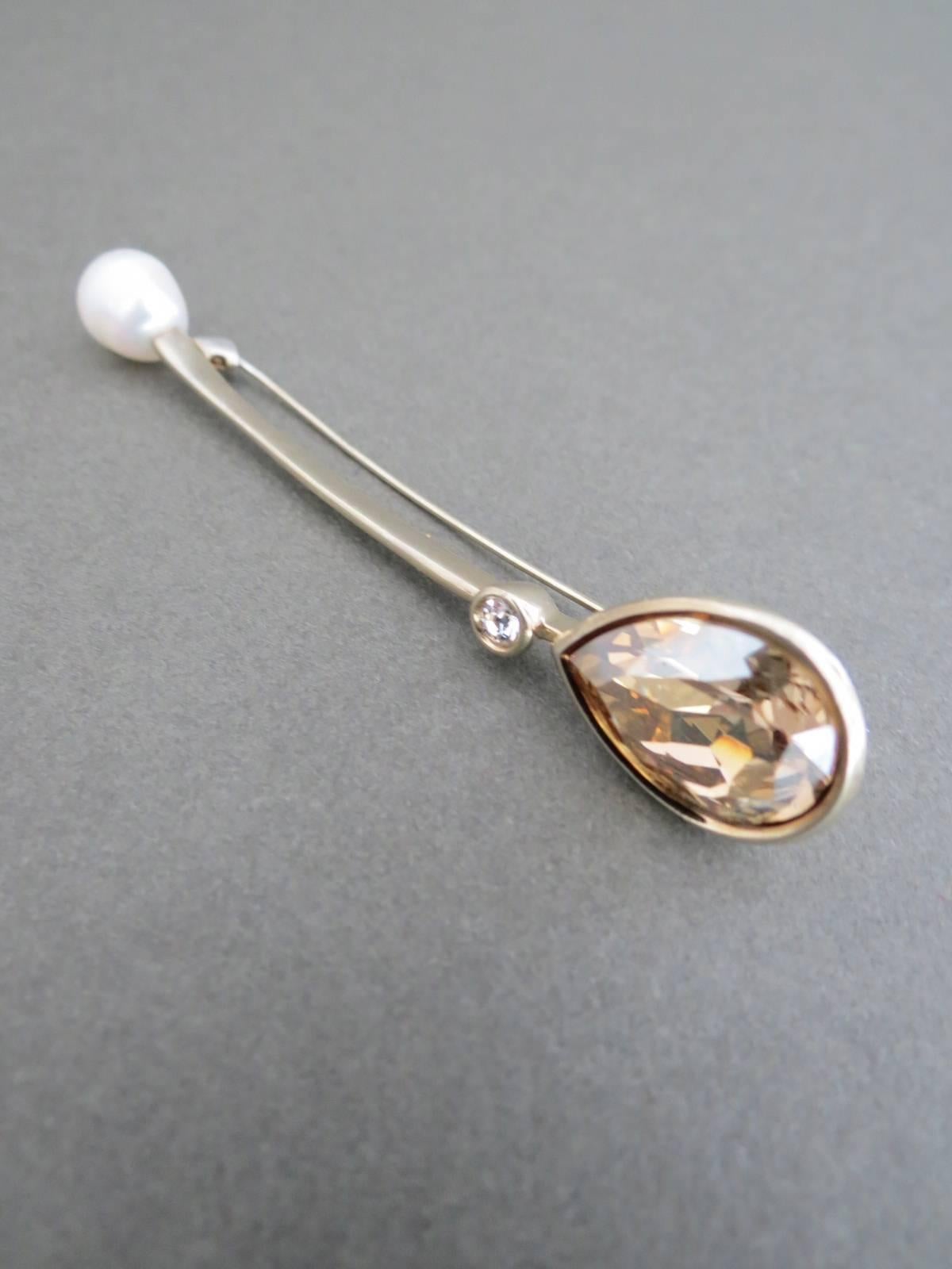 Amazing Vintage Danish Silver Gilt Pearl Paste Brooch. Hallmarked .
Item Specifics
Length: 8.5cm (approx 3.50