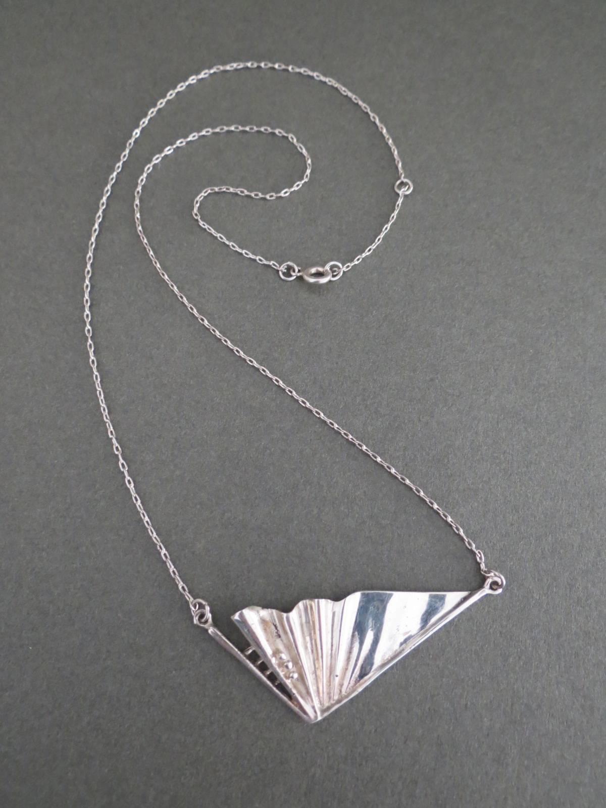 Vintage Danish Mid Century Silver Modernist Necklace. The necklace is hallmarked.
Item Specifics
Length: 52cm (approx 20.50