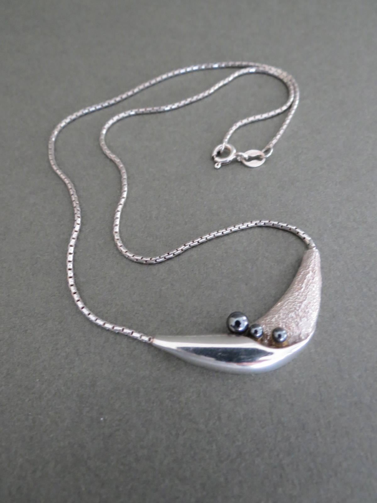 Vintage Danish Mid Century Modernist Silver Necklace. Hallmarked .
Item Specifics
Length: 43cm (approx 17.00