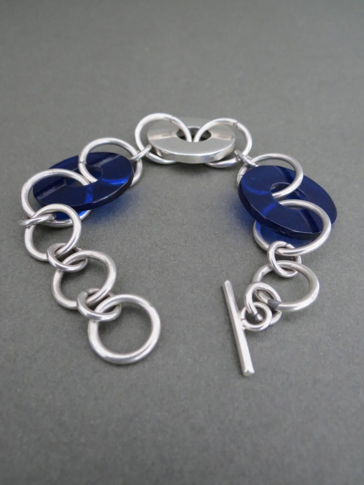 Mid Century Modernist Silver Lucite Bracelet Tego & Co In Good Condition For Sale In Hove, GB