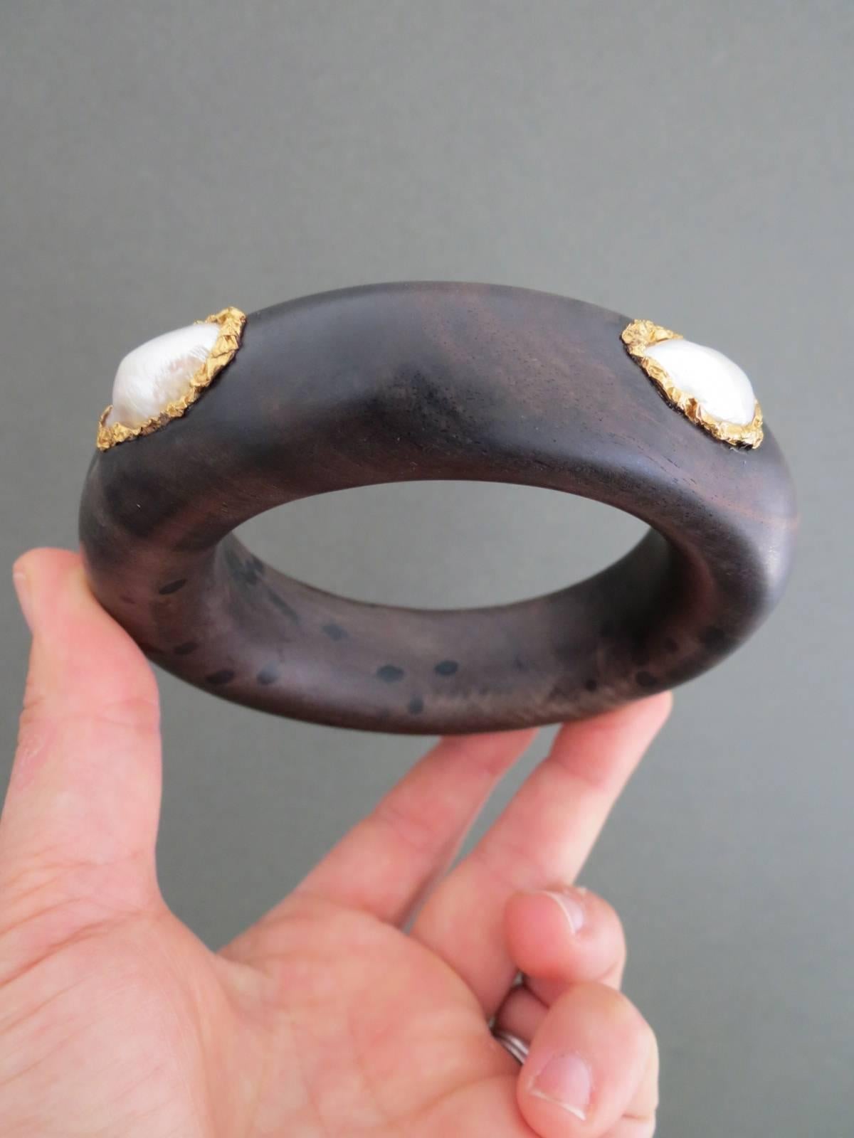 This is lovely designer heavy ebony 24ct gold and large baroque pearl bangle. 
Item Specifics
Width: 2.5cm (approx 1.00