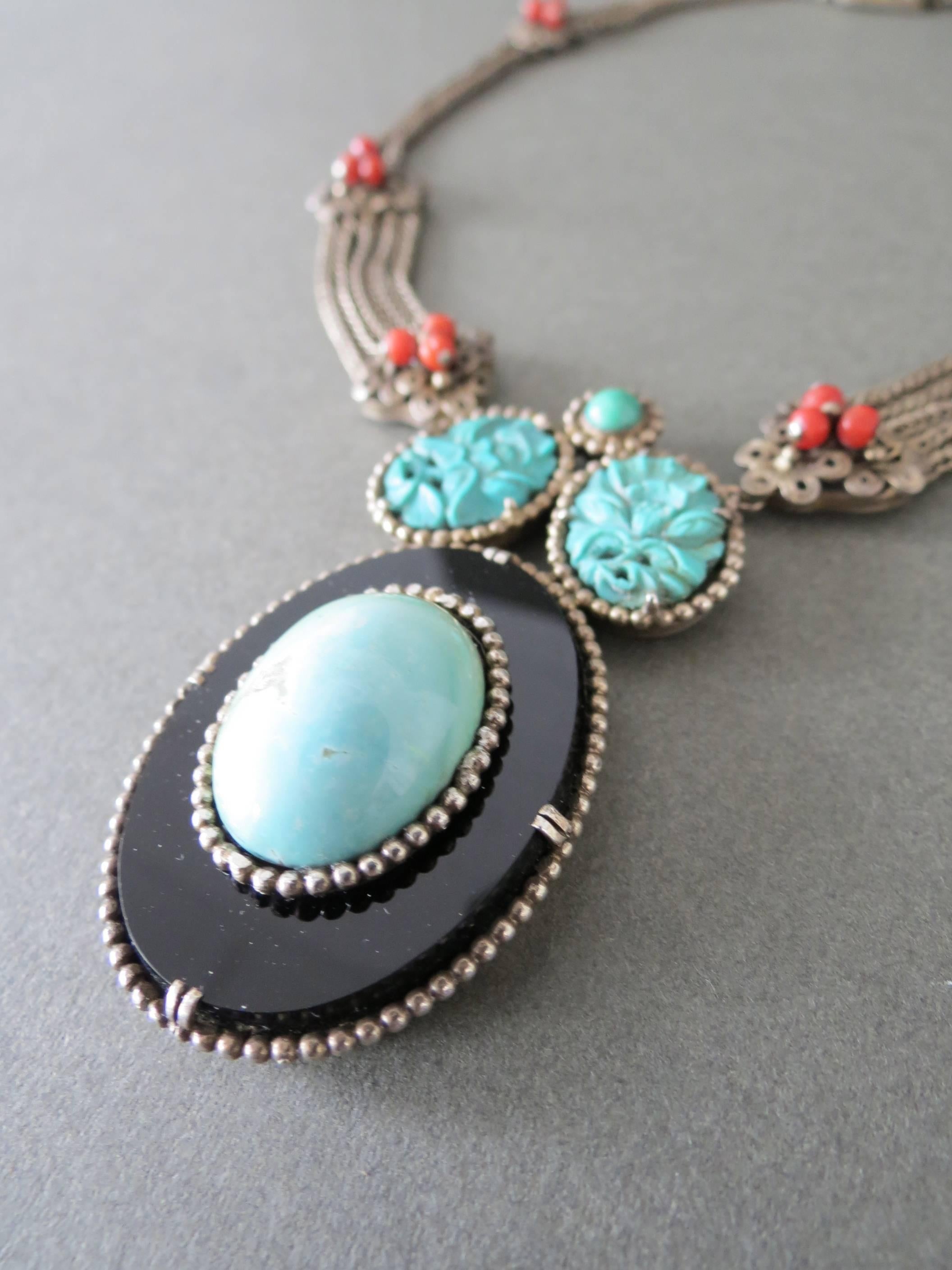 Vintage Chinese Silver Carved Turquoise Coral Onyx Filigree Necklace In Good Condition For Sale In Hove, GB