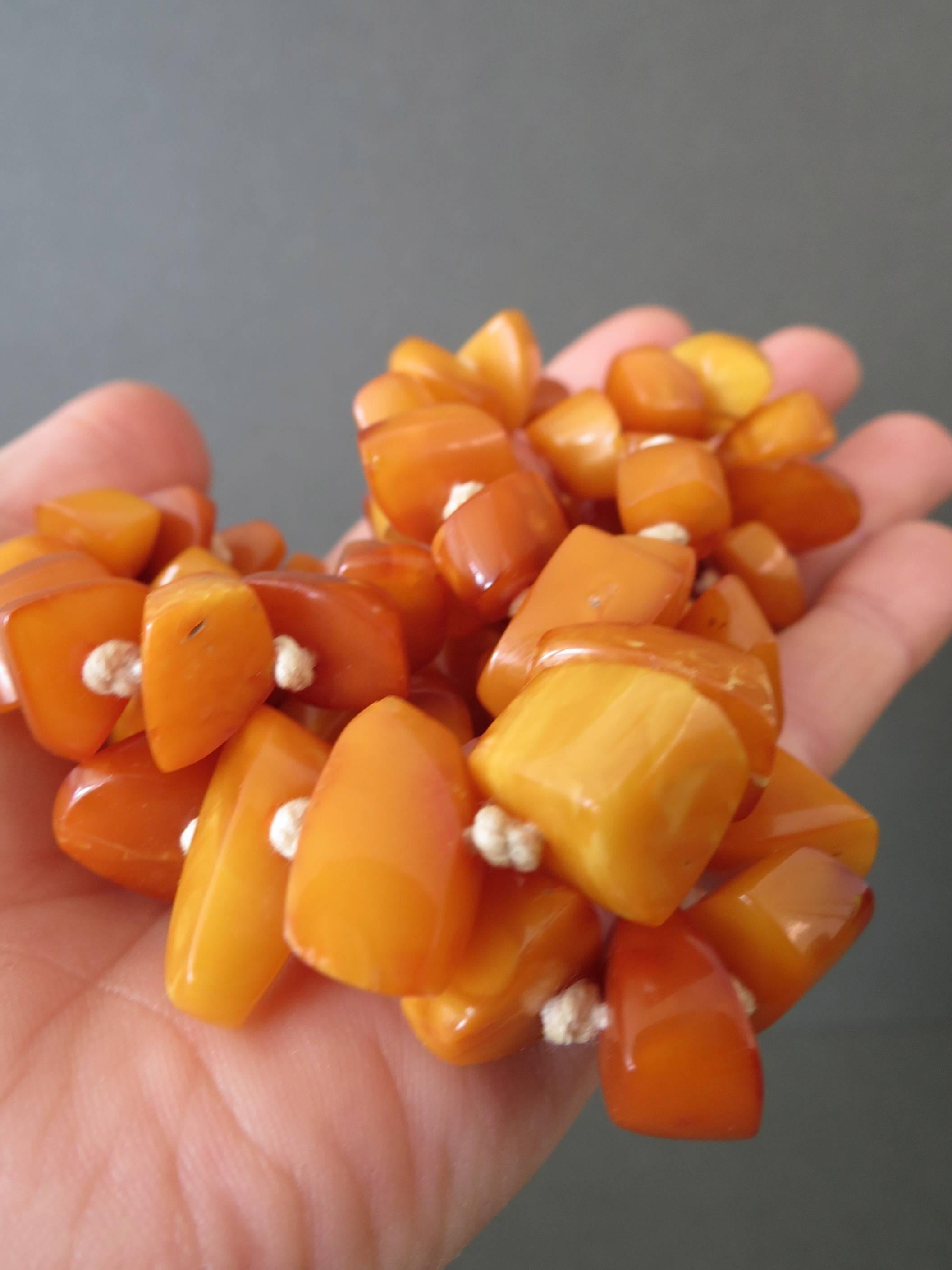 Vintage Natural Baltic Butterscotch Egg Yolk Amber Necklace In Good Condition For Sale In Hove, GB
