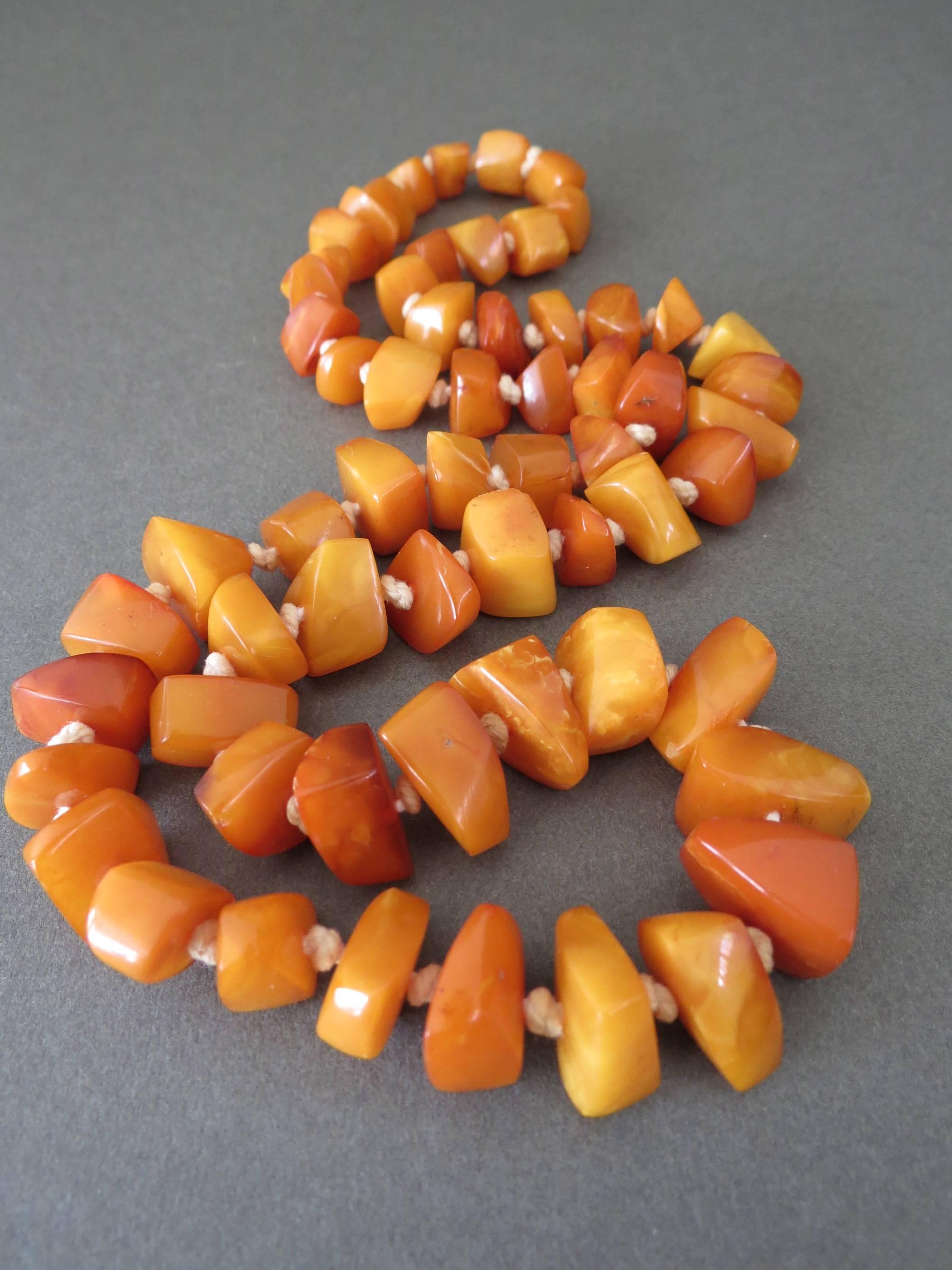 This is lovely natural baltic amber necklace and in good vintage condition. 
Item Specifics
Full length: 70cm (approx 27.50