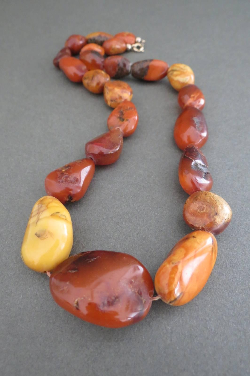 This is lovely natural baltic amber necklace and in good vintage condition. Amazing hand made beads and finished with vintage gilt clasp. Some natural imperefctions and small marks .
Item Specifics
Length: 47cm (approx 18.50