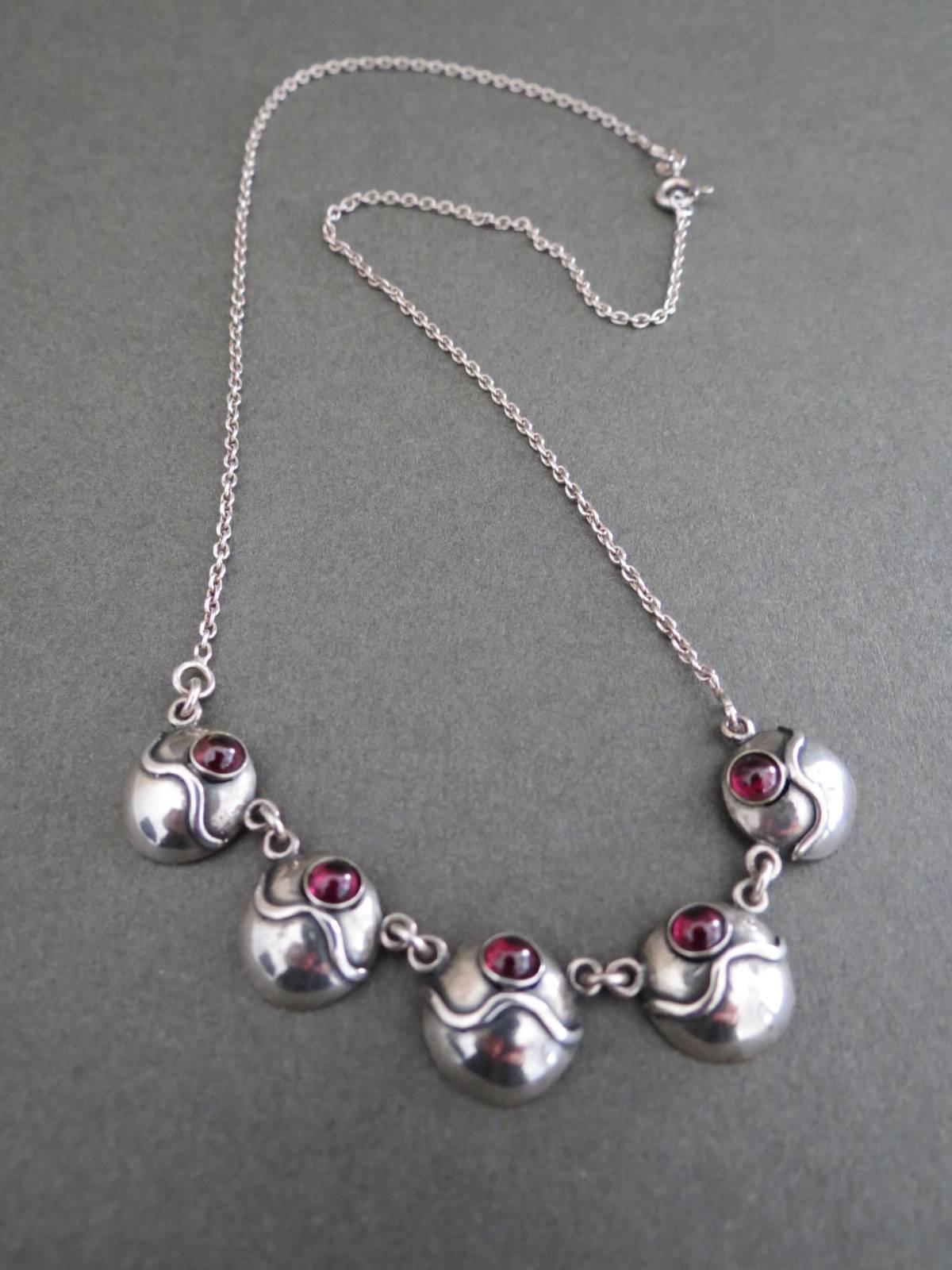 Vintage Silver Garnet Modernist Mid Century Necklace In Good Condition For Sale In Hove, GB