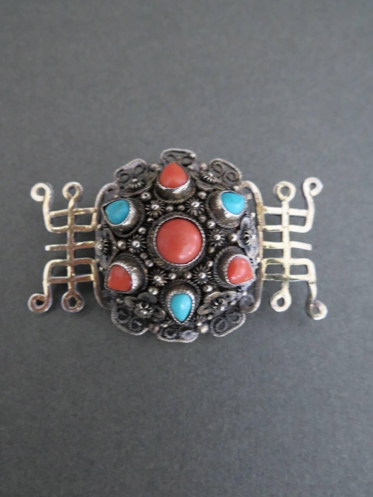 Amazing Vintage Sterling Silver Filigree Chinese Brooch with Salmon Coral and Turquoise Details .
Item Specifics
Height: 3.4cm (approx 1.50
