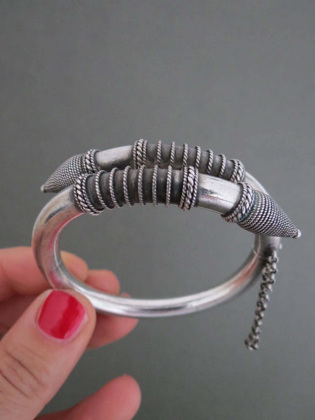 This is lovely Viking bangle bracelet. Some age related ware marks , tested
Item Specifics
Width: 1.9cm (approx 0.50
