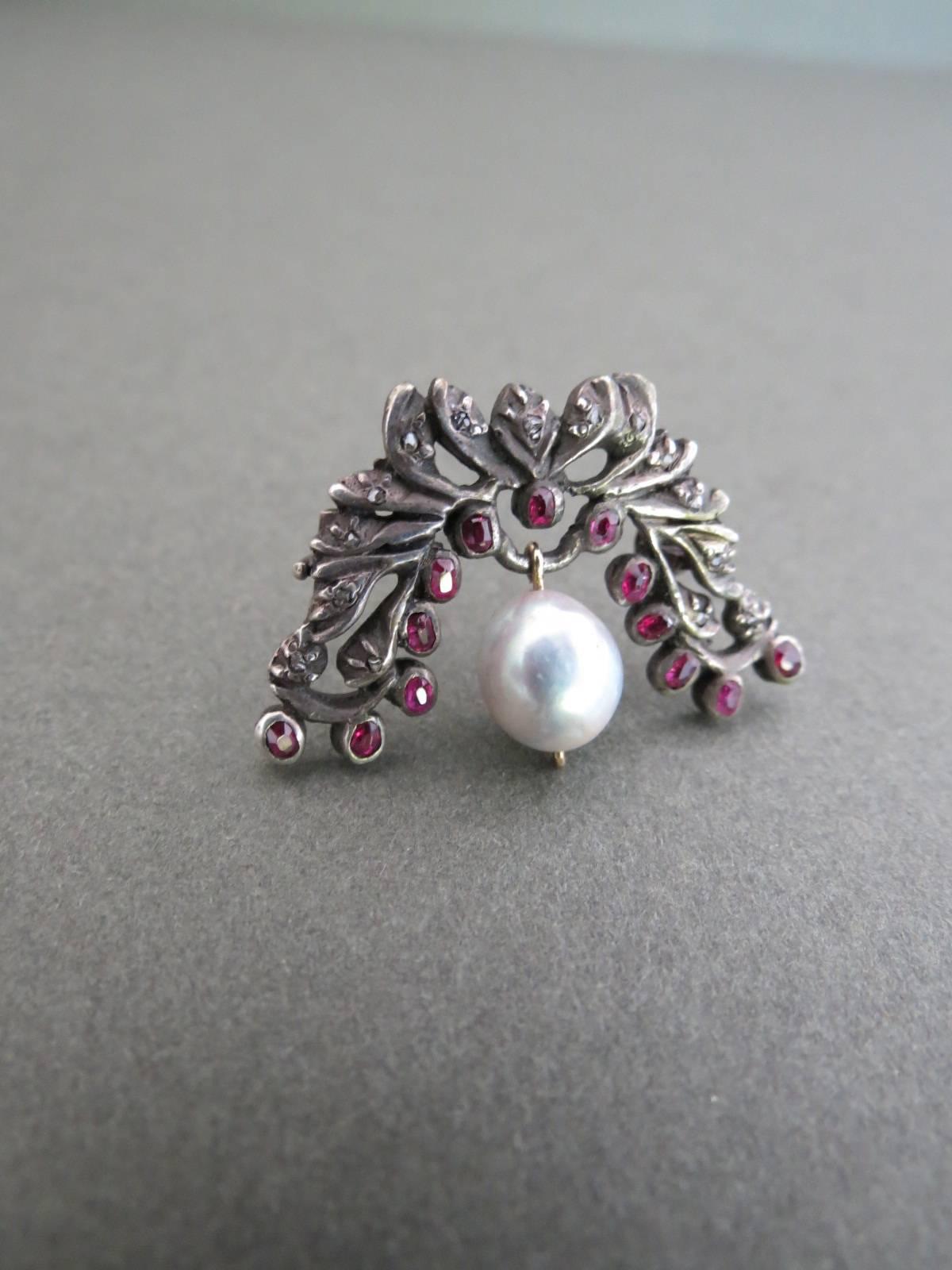 Vintage Victorian Sterling Silver Rose Cut Diamond Pearl Brooch.
Item Specifics
Height: 2.2cm (approx 1.00