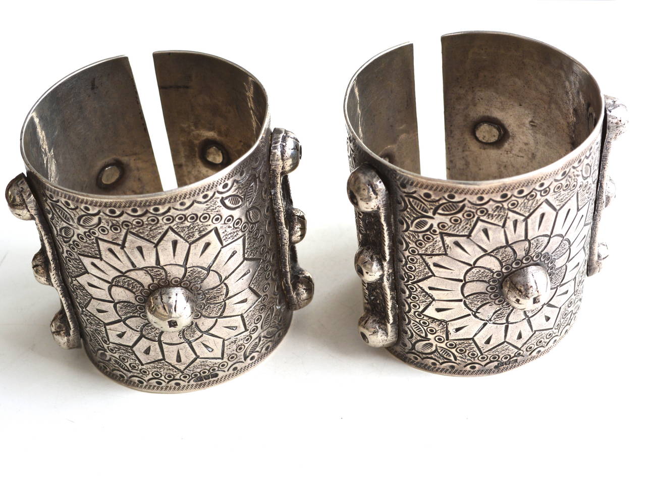 Egyptian 900 Silver Cuffs / Bedouin Armor Bracelets / Siwa Oasis In Excellent Condition For Sale In Litchfield County, CT