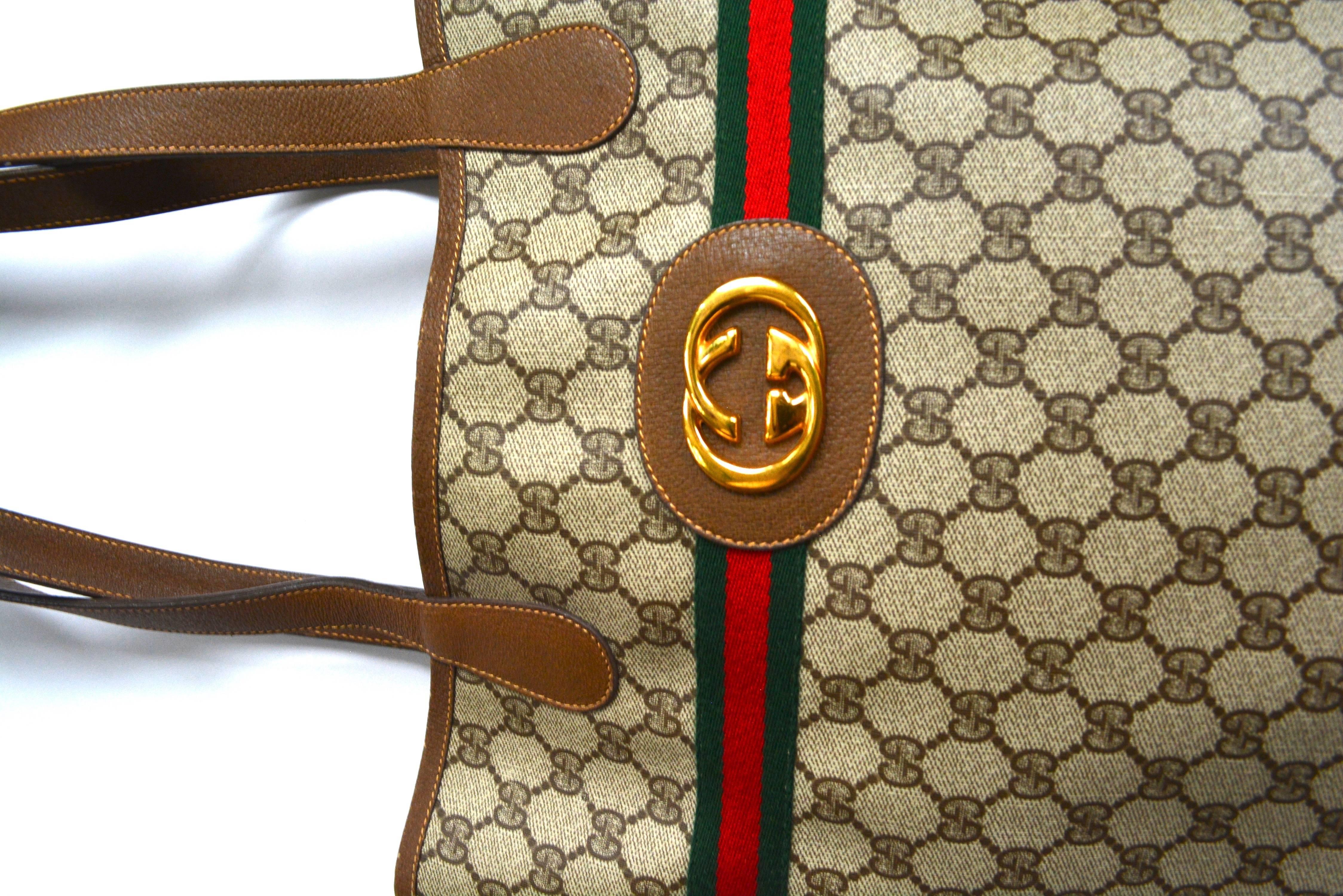 Gucci Logo Tote In Excellent Condition In Litchfield County, CT