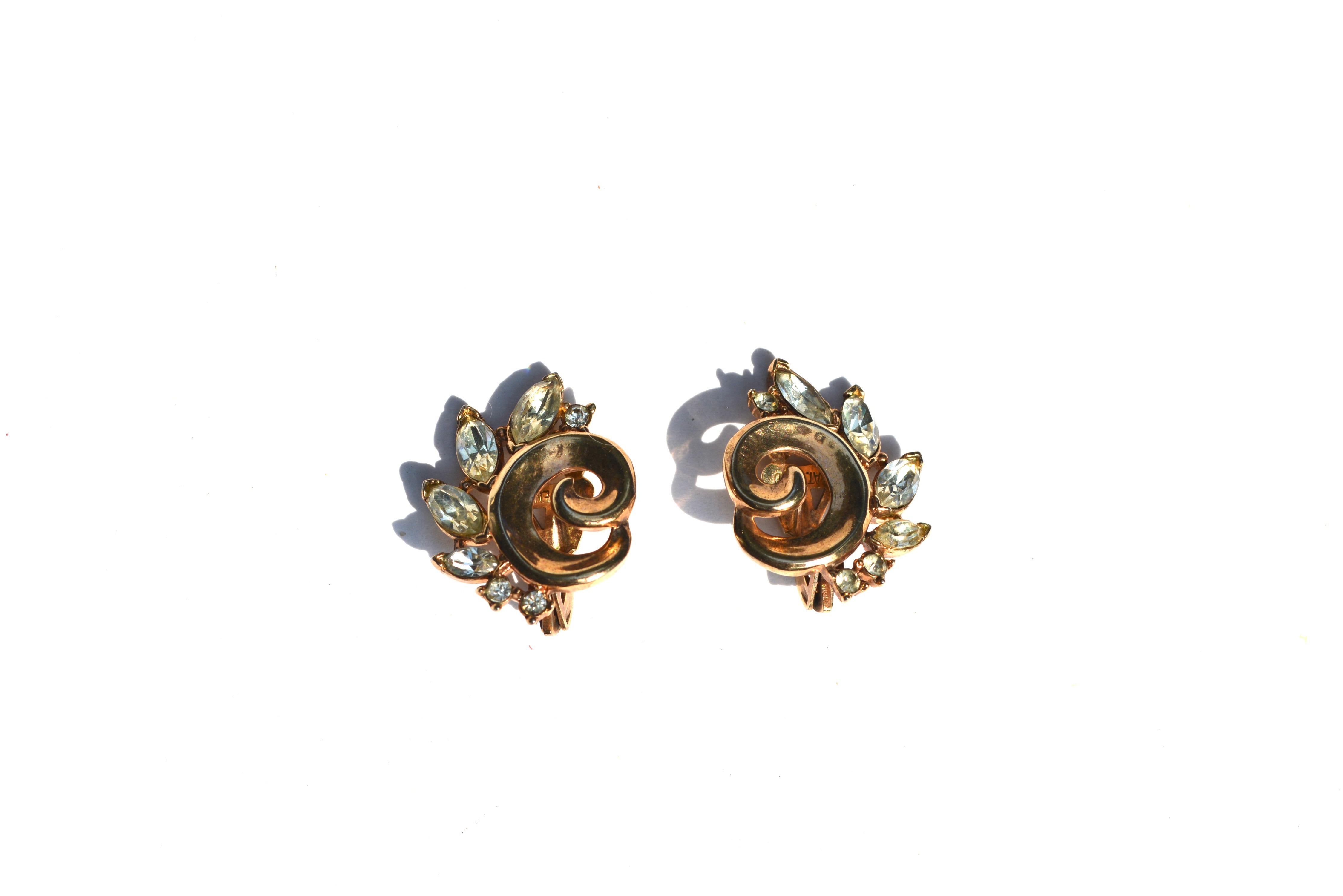 1940s Trifari Vermeil Earrings In Excellent Condition For Sale In Litchfield County, CT