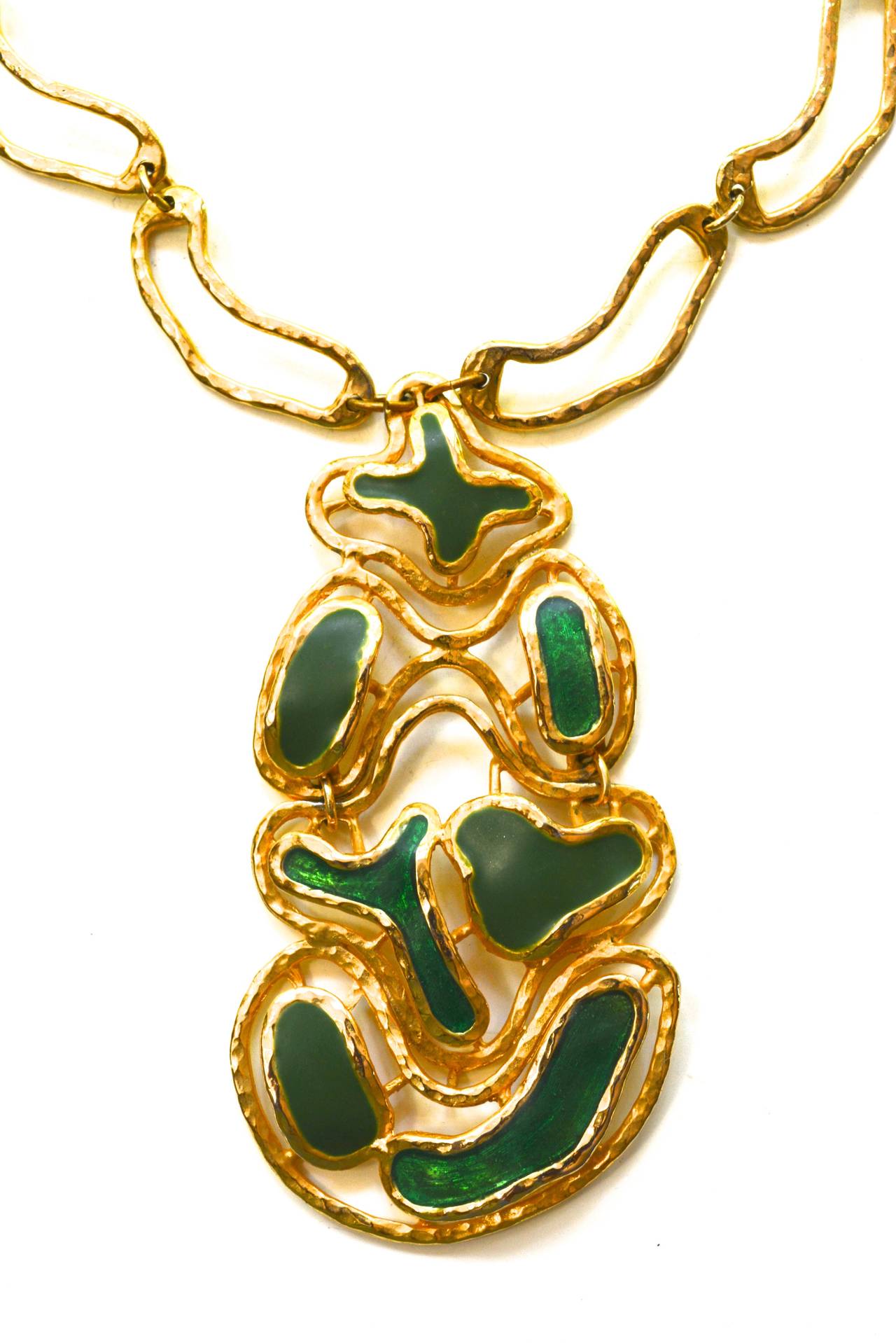 Mod 1960s Oversized Enamel Link Necklace In Excellent Condition In Litchfield County, CT